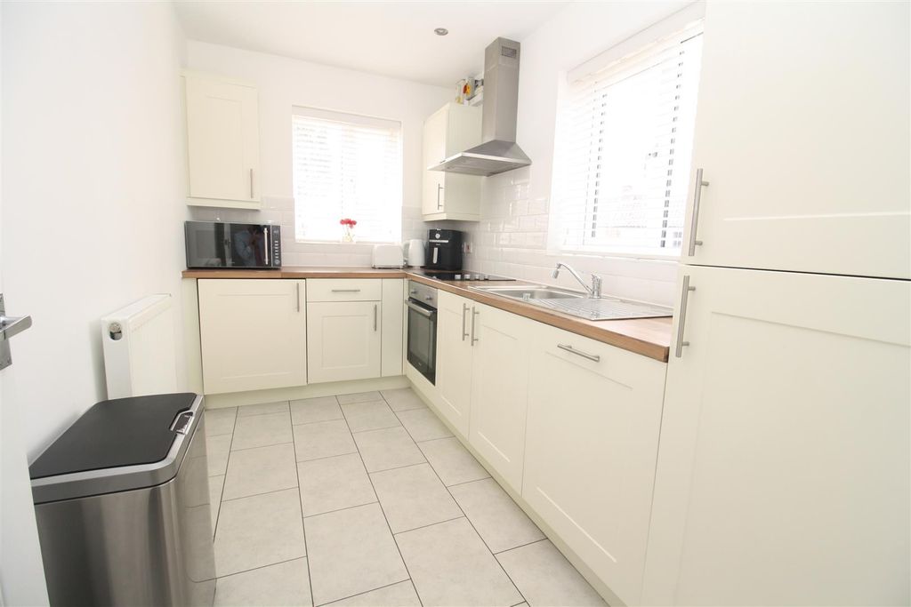 Property photo 2 of 17 Kitchen
