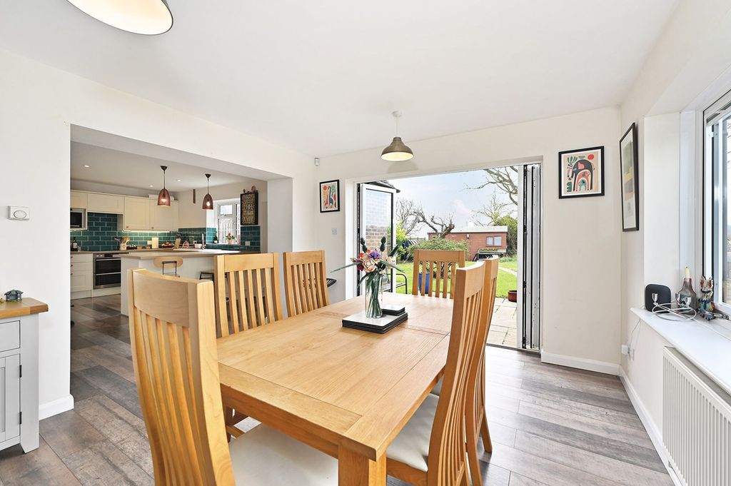 Property photo 3 of 23