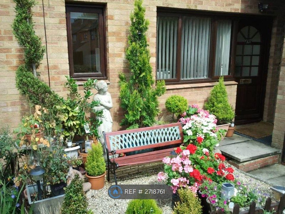 Property photo 2 of 14 Private Entrance And Quaint Front Garden