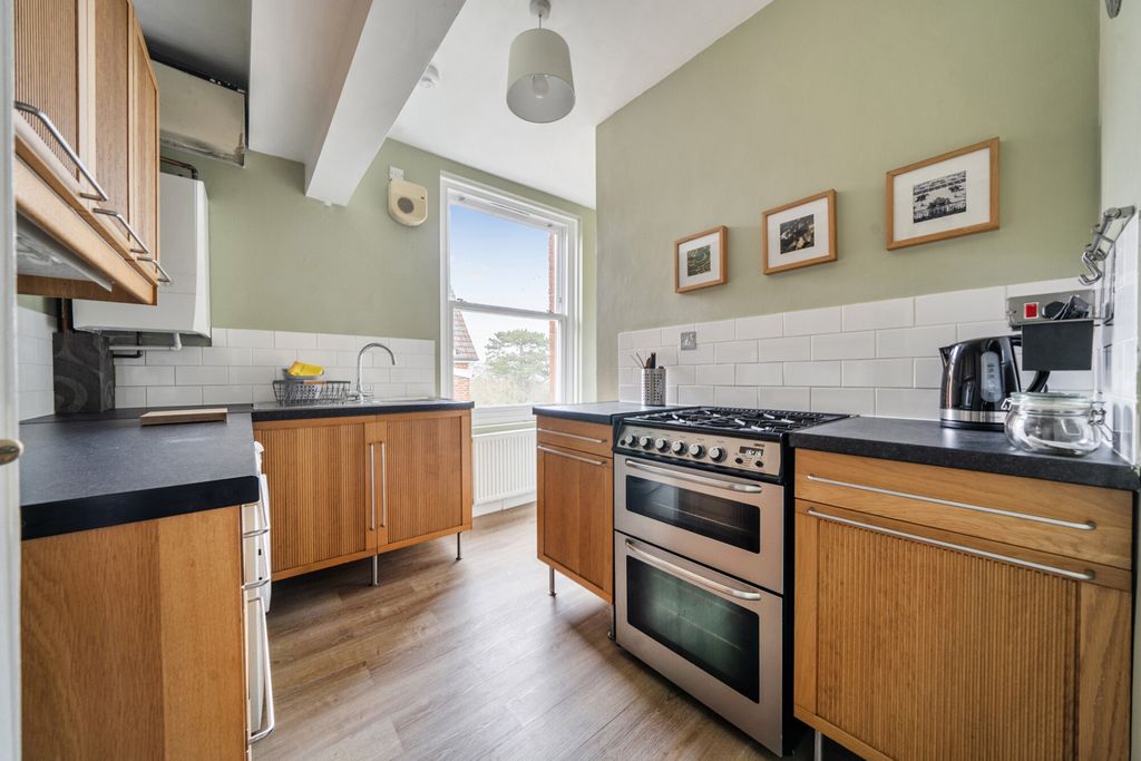 Property photo 3 of 14 1424768-7-69Af0F7...