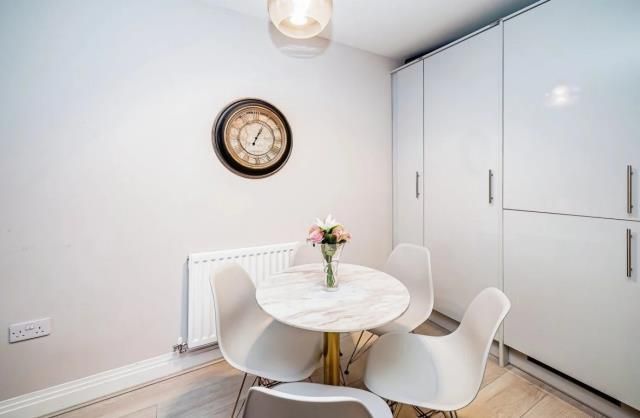 2 bed flat for saleThe Arc, Aylesbury HP20 photo 4