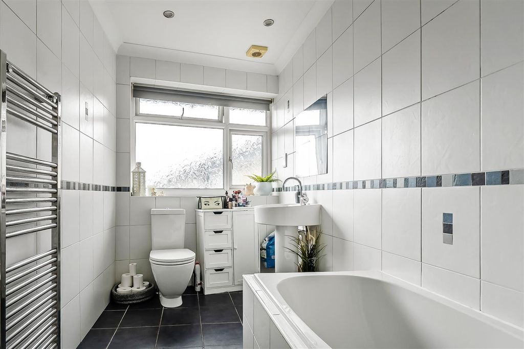 Property photo 2 of 11 10A-Woodlodge-3.Jpg