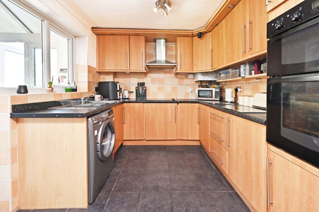 Property photo 3 of 30 Kitchen/Diner