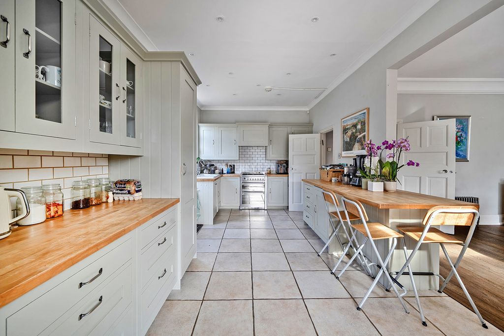 Property photo 3 of 22