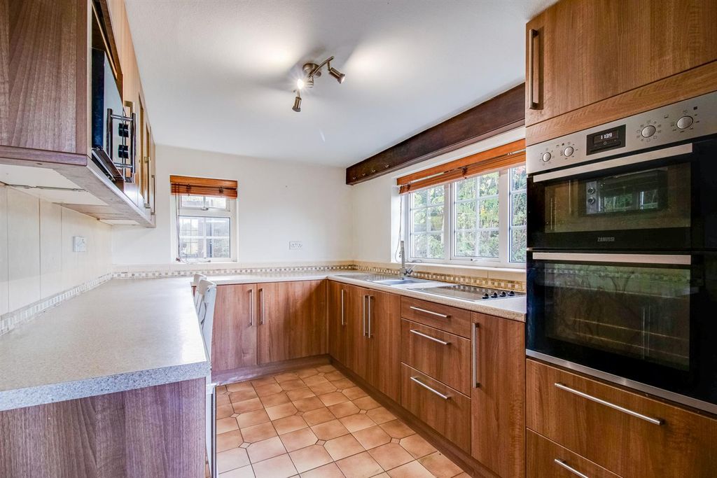 Property photo 3 of 17 Kitchen