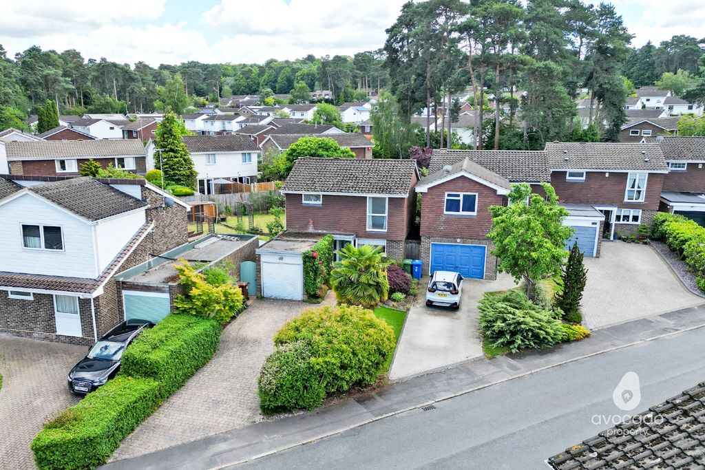 Property photo 2 of 13 5202393