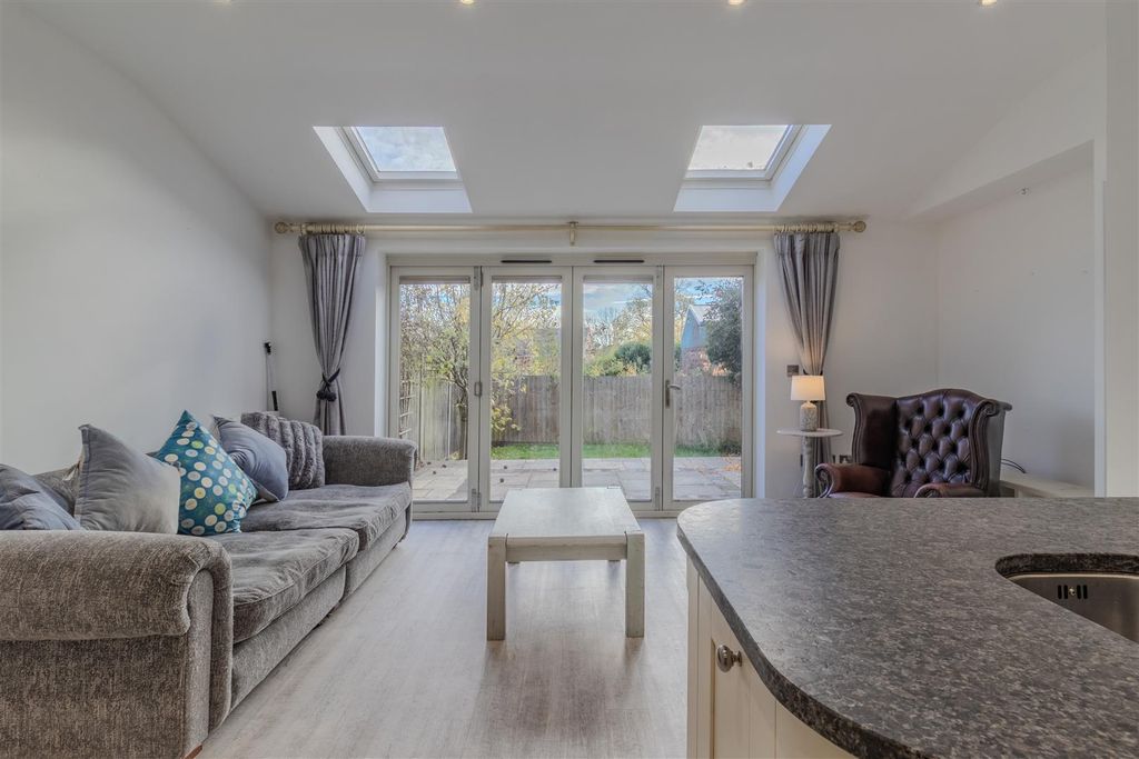 Property photo 3 of 35