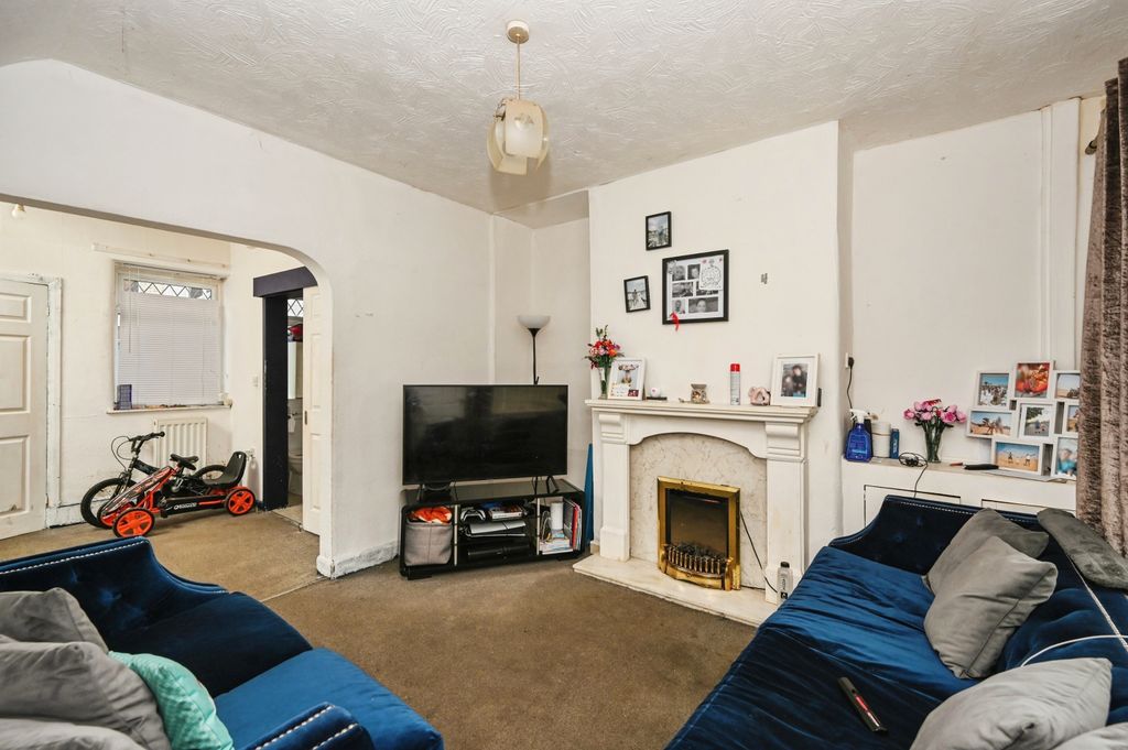 Property photo 1 of 15 Living Room