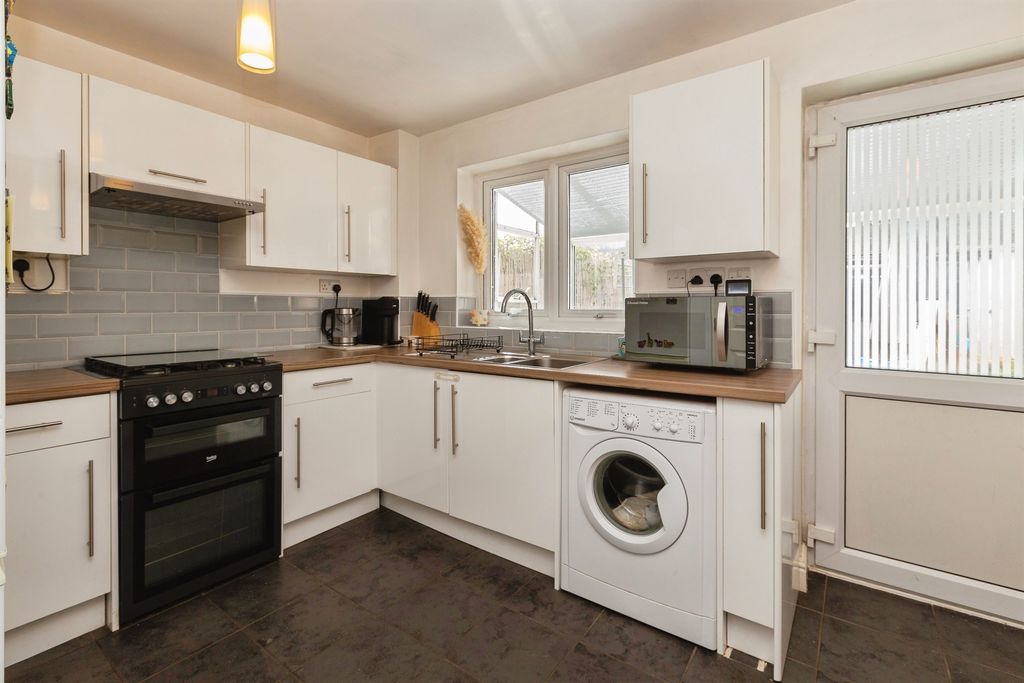 Property photo 3 of 16