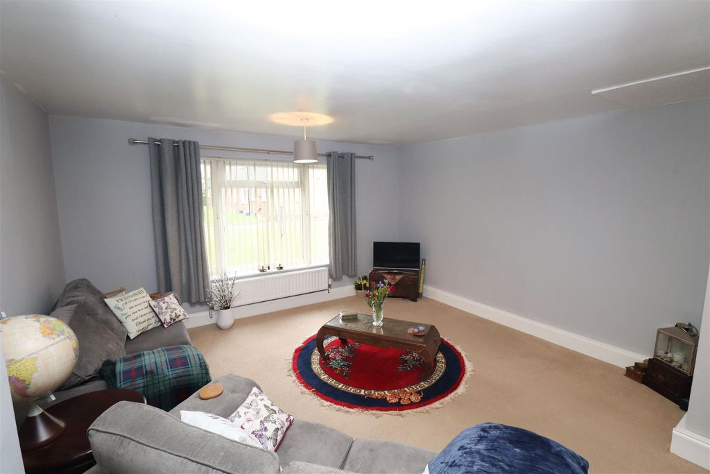 Property photo 2 of 11 Living Room