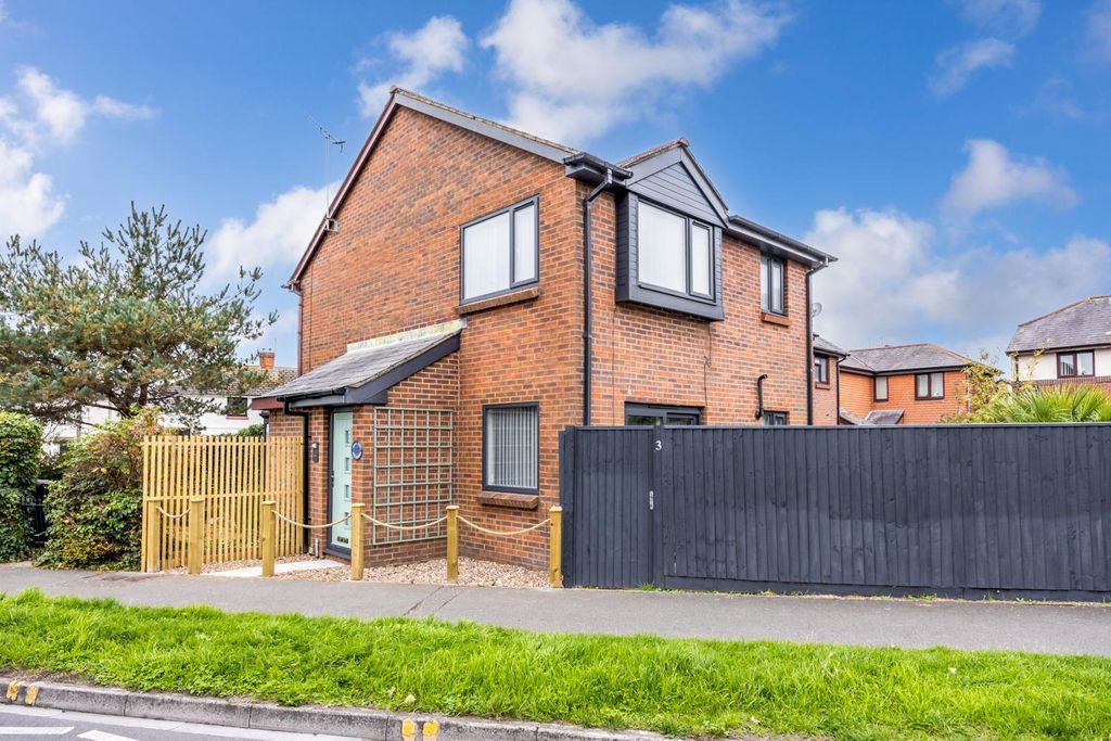 Property photo 1 of 16 3Furnellroad-19-Editweb72.Jpg