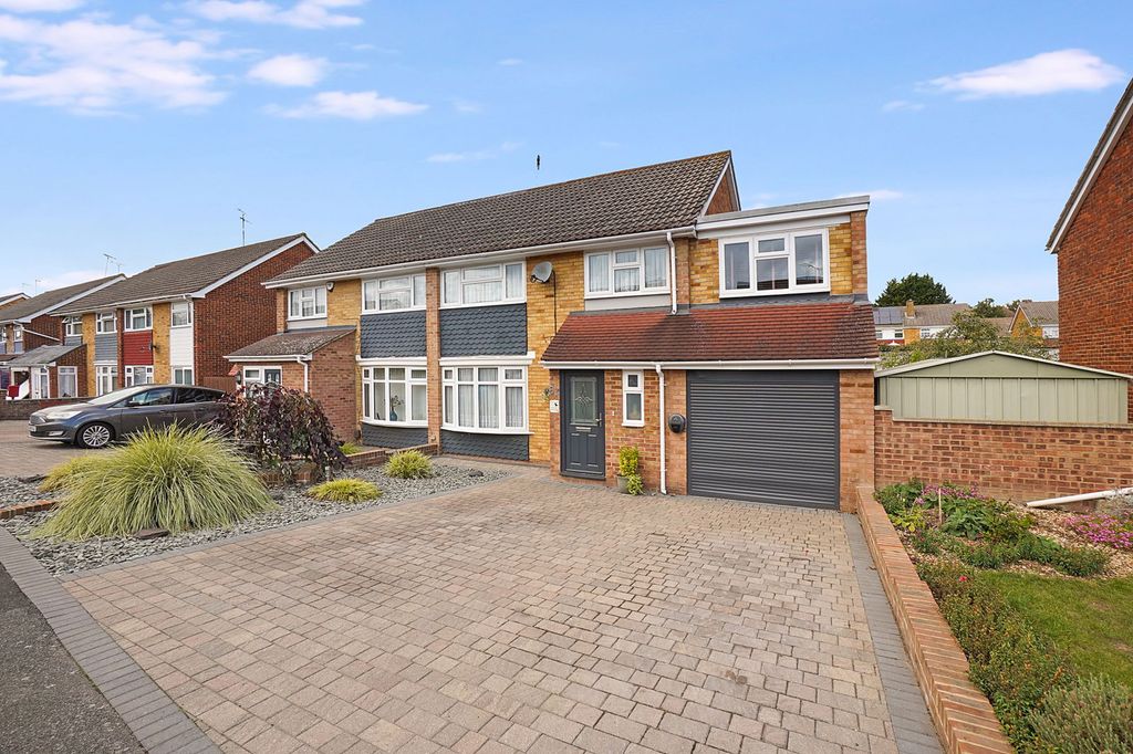 Property photo 1 of 32