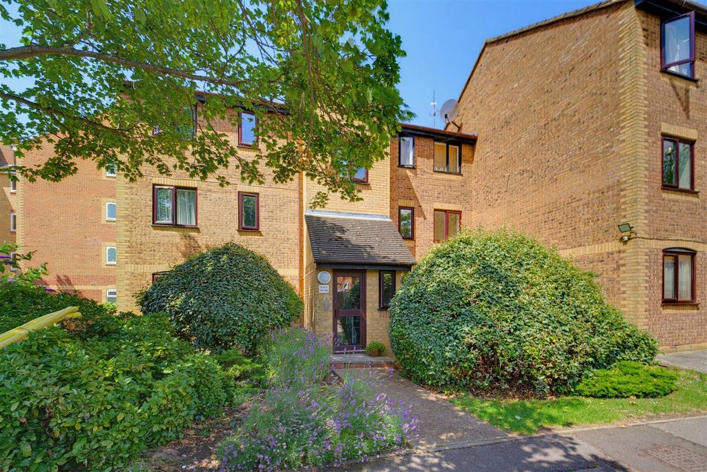 Property photo 1 of 9 162 Burket Close.Jpg