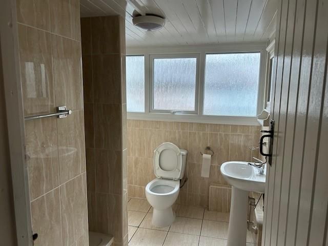 Property photo 2 of 8 Bathroom