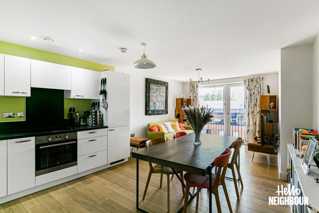 Property photo 3 of 17 Photo 2