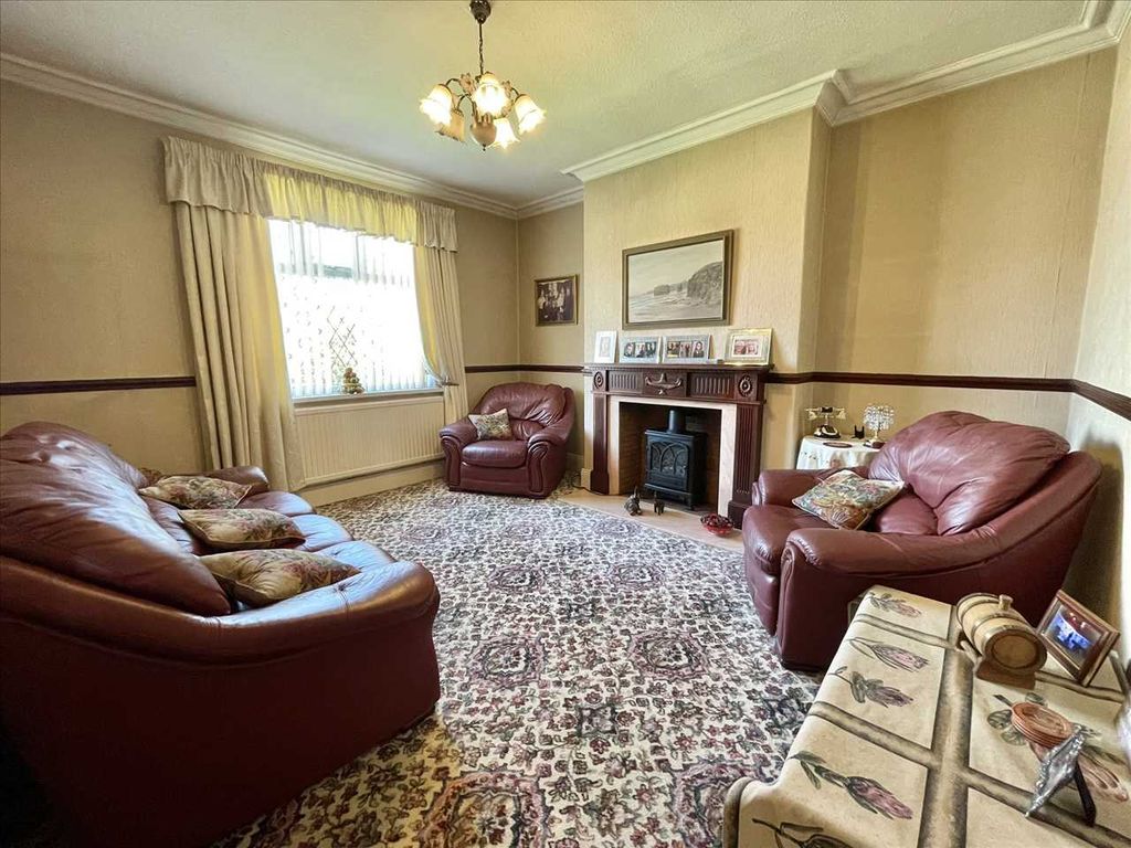 Property photo 3 of 12 Lounge (Front)