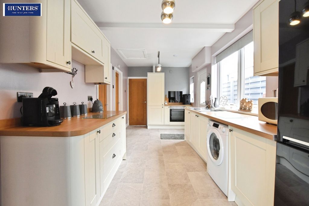 Property photo 2 of 18 Kitchen