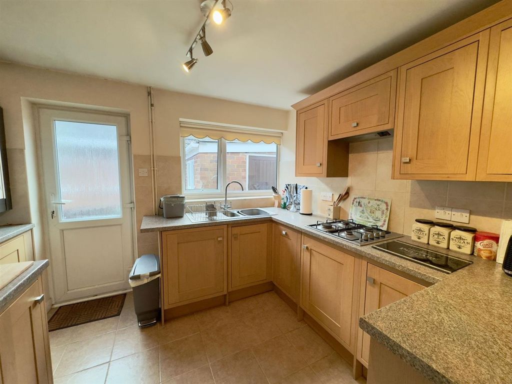 Property photo 3 of 25 Kitchen