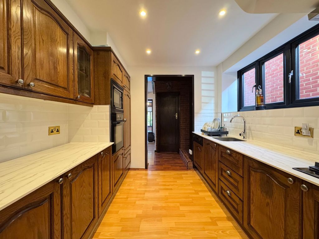 Property photo 3 of 20 Kitchen