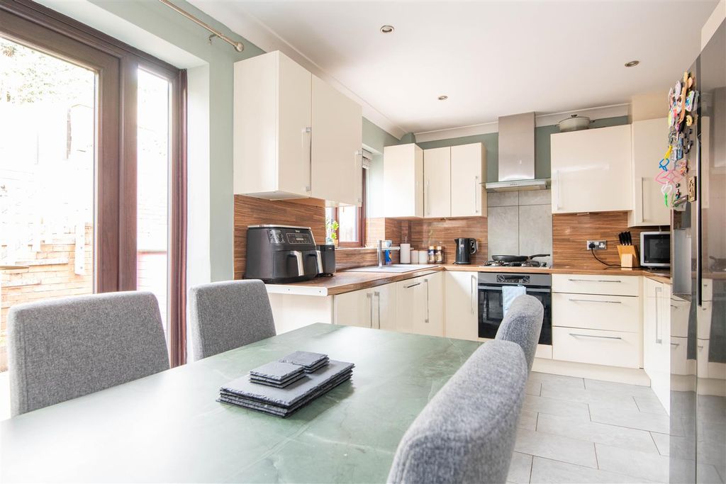 Property photo 3 of 24 Kitchen &amp; Dining