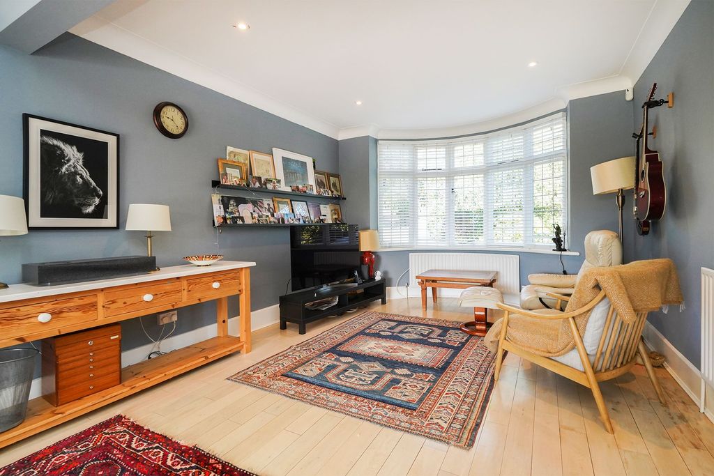 Property photo 2 of 31