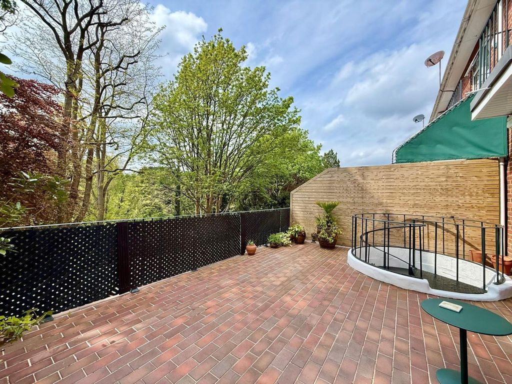 Property photo 2 of 23