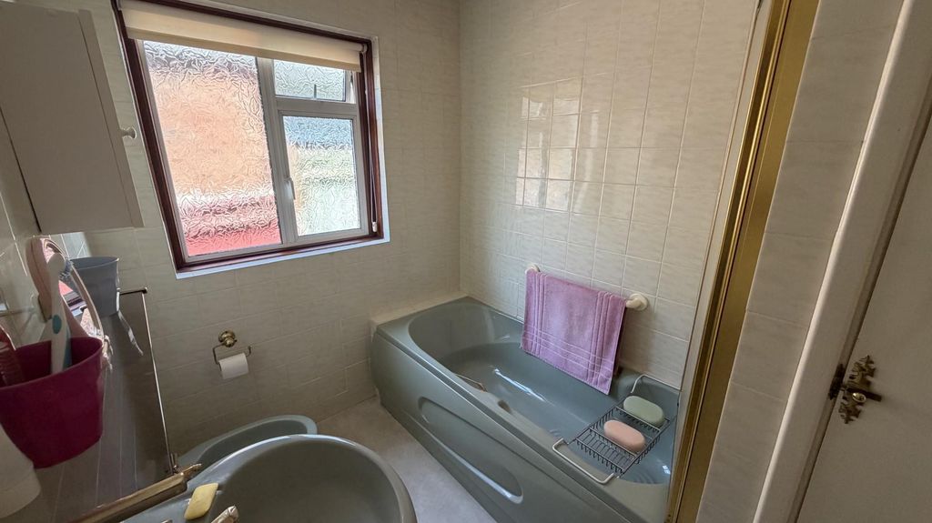 Property photo 3 of 17 16Wrest3.Jpg