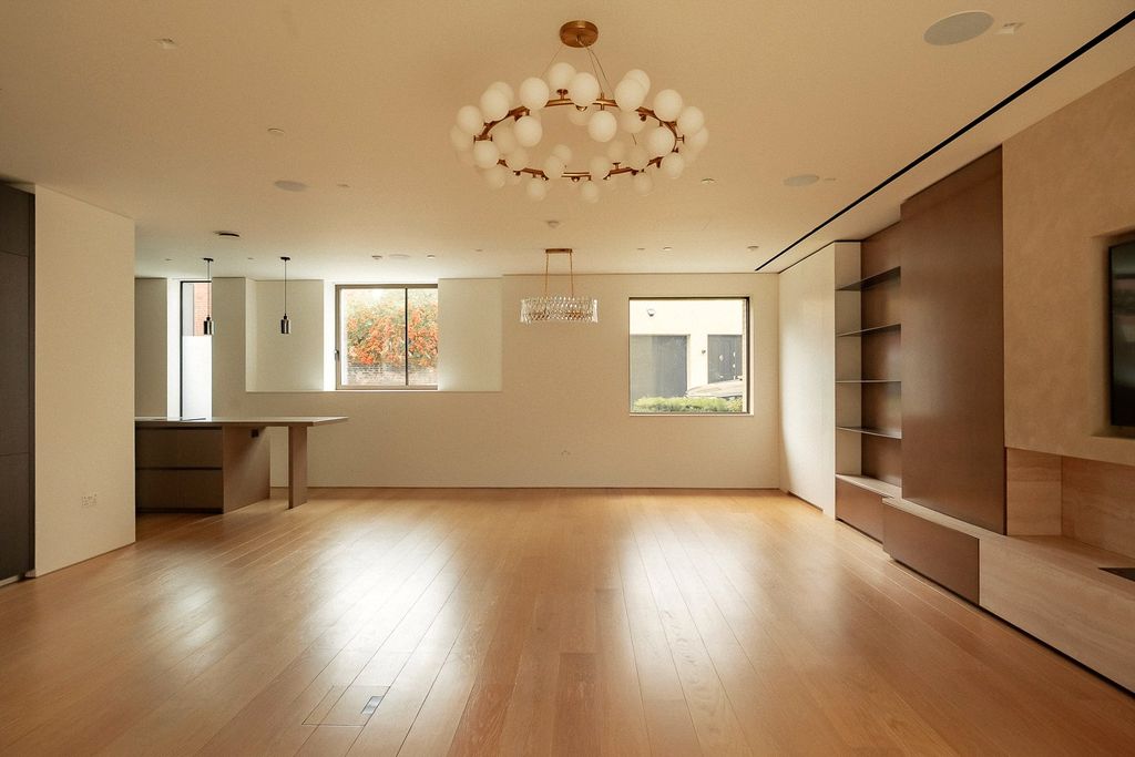 Property photo 1 of 18 Living Room