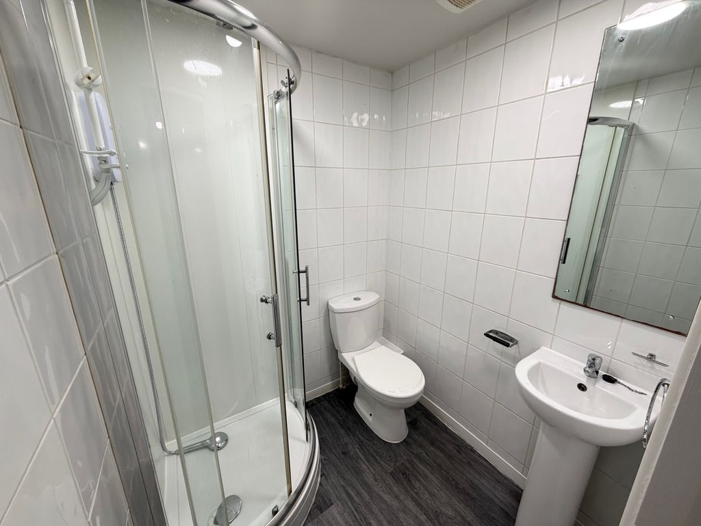 Property photo 3 of 6 Bedroom 1