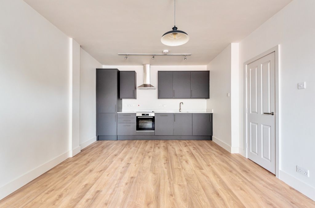 Property photo 2 of 10 912047 (5)