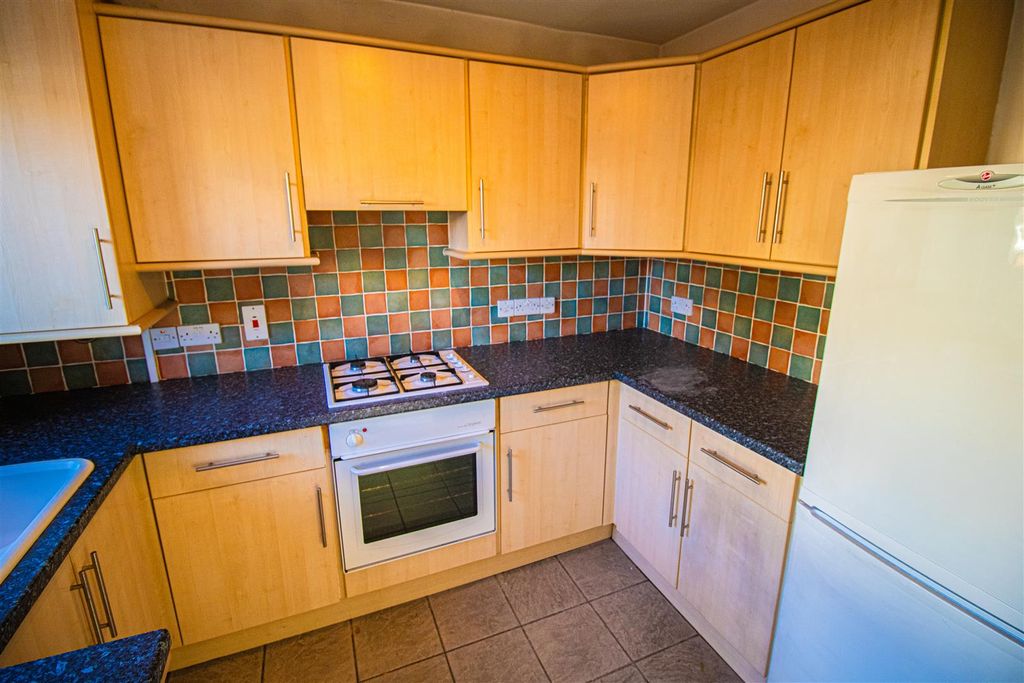 Property photo 2 of 8 Kitchen