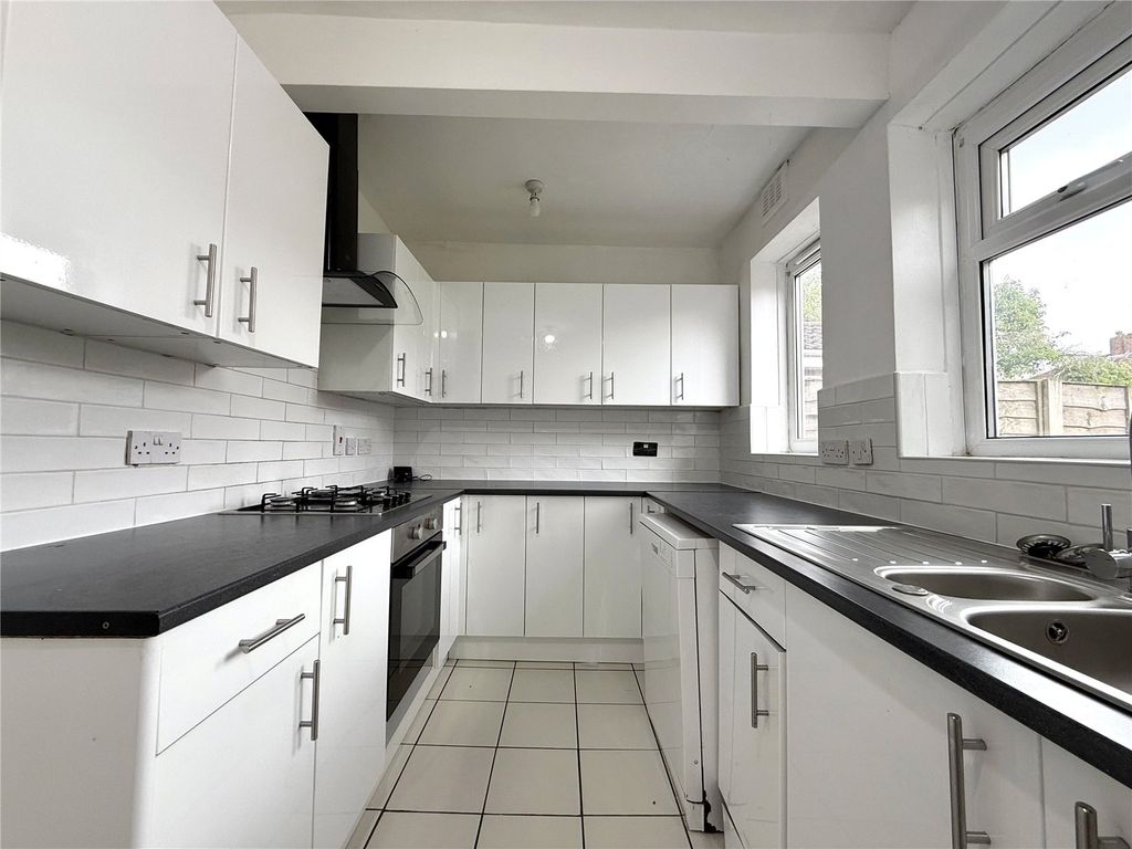 Property photo 2 of 16 Picture No. 19