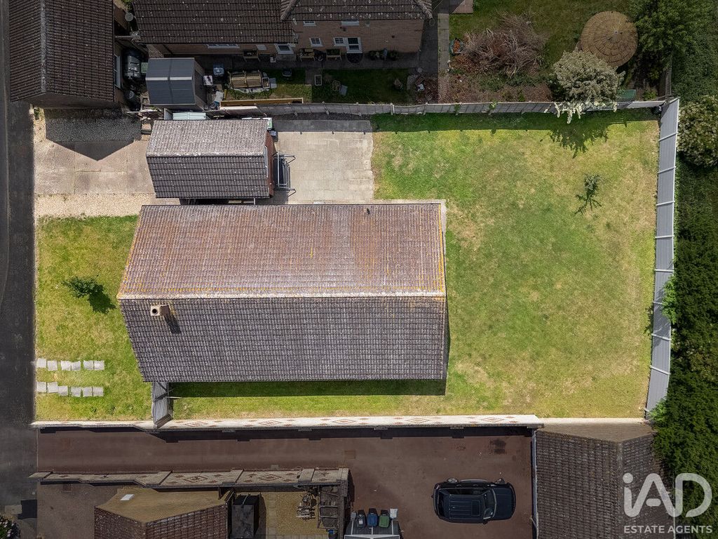 Property photo 2 of 31