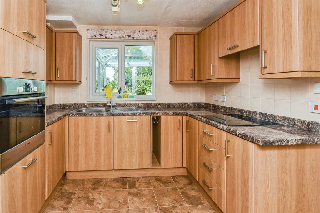 Property photo 2 of 20