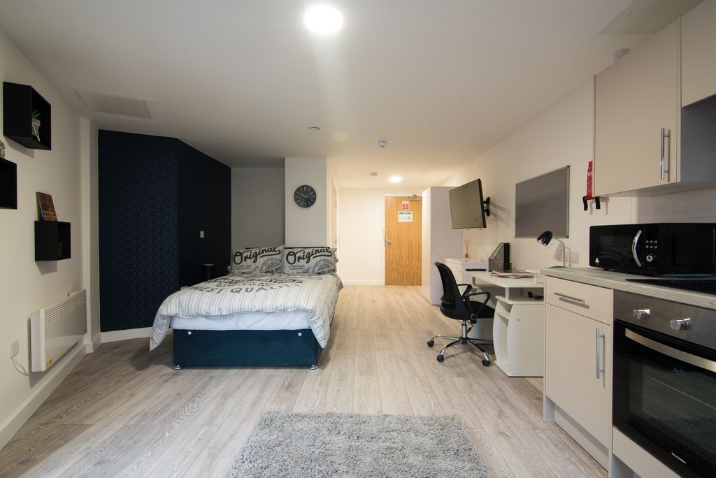 Property photo 3 of 13 Stanley House-34