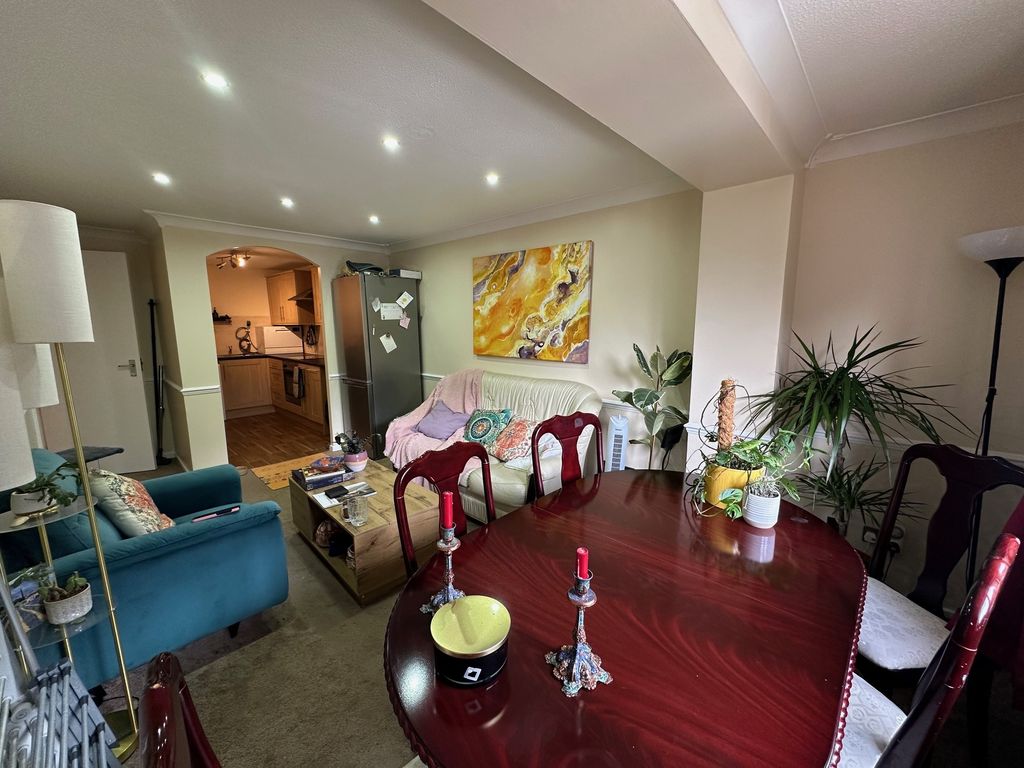 Property photo 3 of 10 Image