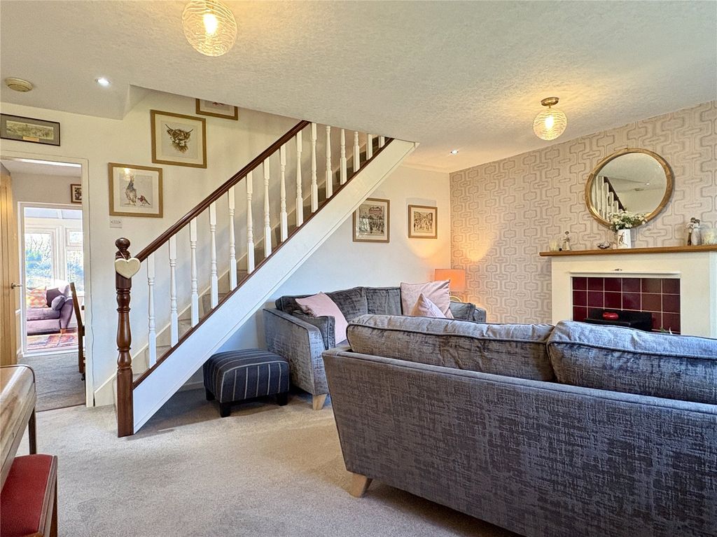 Property photo 3 of 22 Lounge