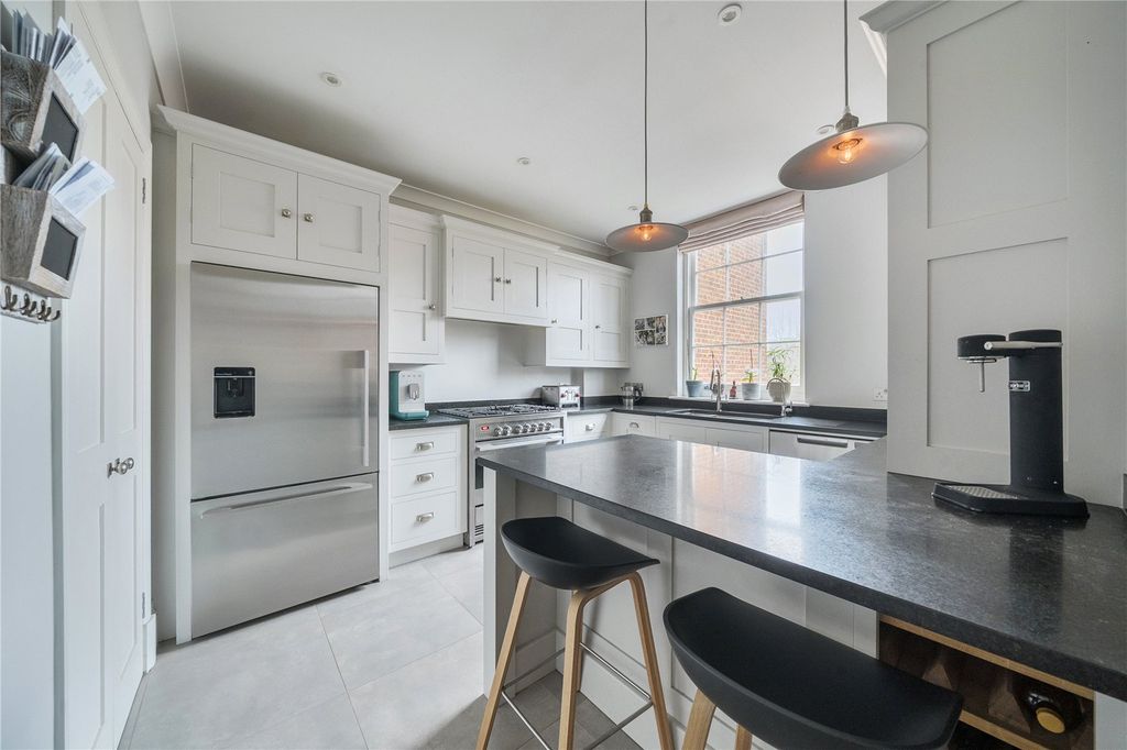 Property photo 2 of 15 Picture No. 12