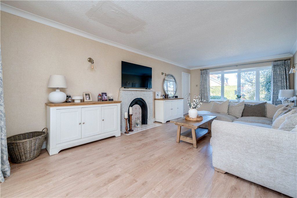 Property photo 2 of 19 Sitting Room