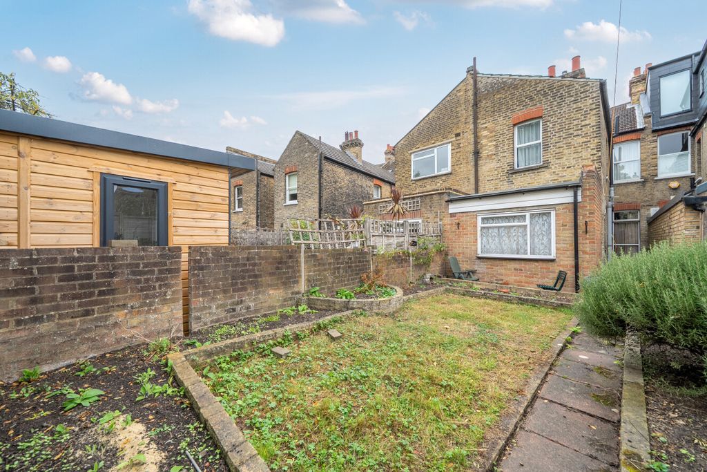 Property photo 2 of 13 1534473-5-1A13026...