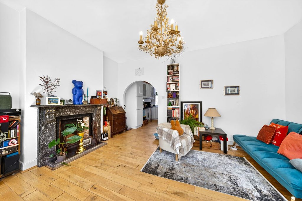 Property photo 3 of 12