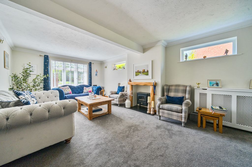 Property photo 3 of 20 19-69E8c4Bbcffae-...