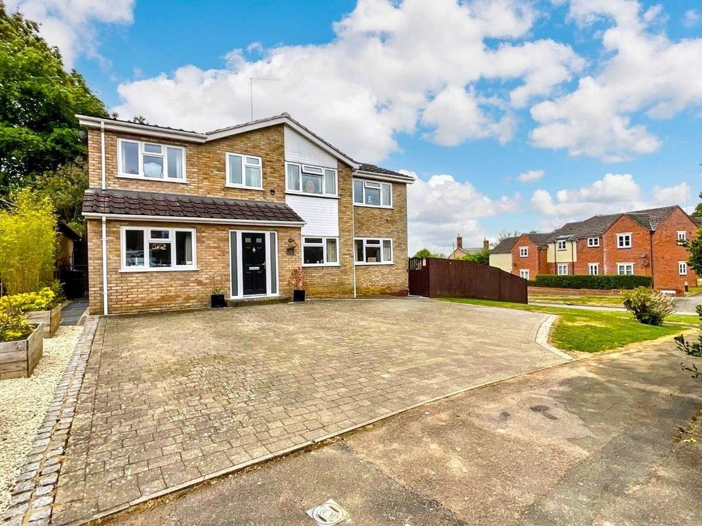 Property photo 1 of 43 4040833