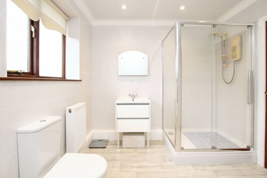 Property photo 2 of 38