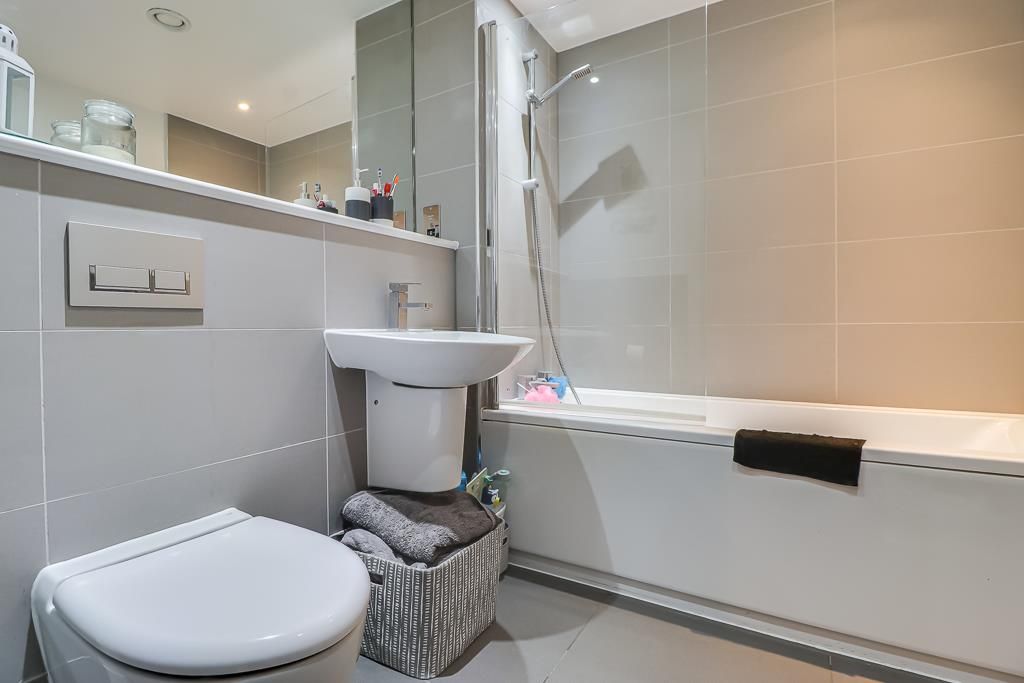 Property photo 3 of 11 Bathroom