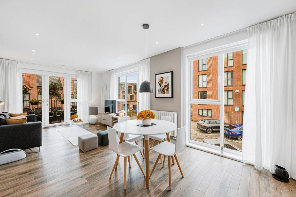 Property photo 2 of 17