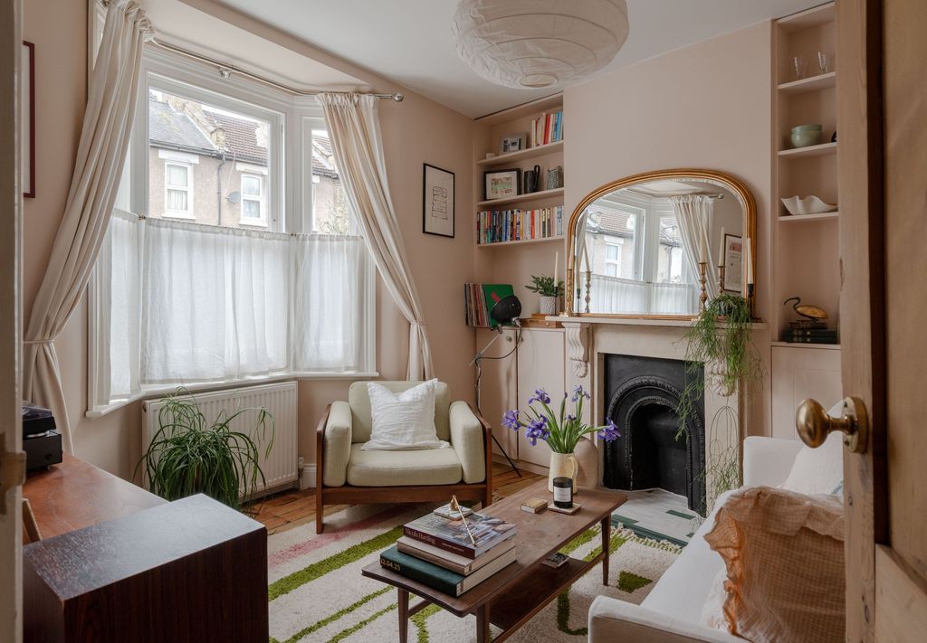 Property photo 1 of 32