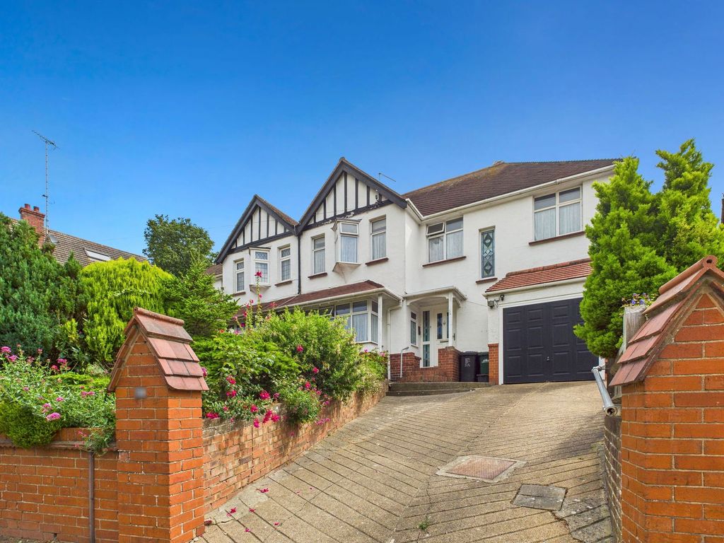Property photo 1 of 32