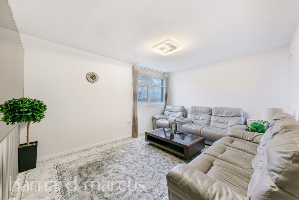 Property photo 2 of 7 Living Room