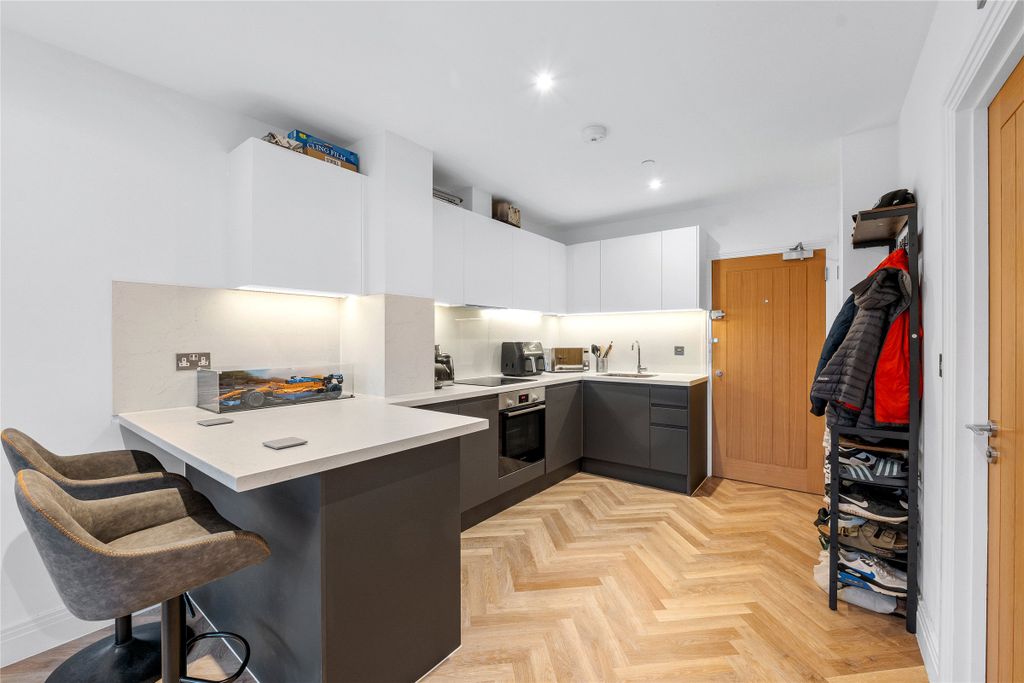 Property photo 3 of 11 Kitchen